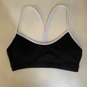 Black & white t strap back sports bra